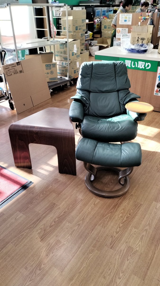off_seiryoudai's tweet photo. 本日、ブランド家具の買取がありました！ノルウェーの家具メーカー「EKORNES」のチェアとテーブルです。状態も良品ですので、店頭でぜひご覧ください！ https://t.co/Th1hHH2QTx