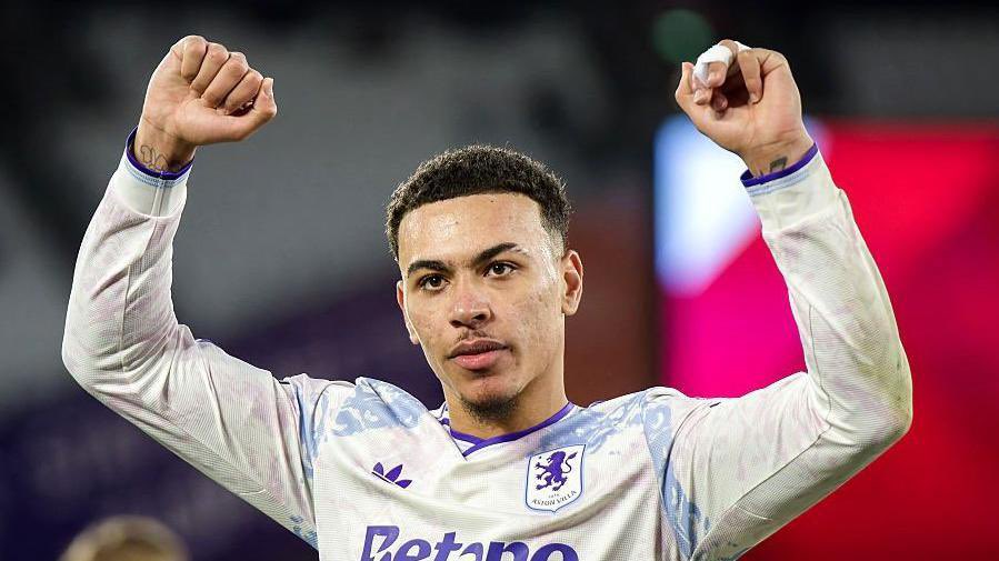 EduardoHagn's tweet photo. How my summer transfer window would look:

SS/10: Morgan Rogers £80m
LW: Bradley Barcola £70m 
CM: Mateus Fernandes £60m 
RB: Marco Palestra £40m 

£250m 

Of course, sales will have to happen. But I think this is realistic. https://t.co/nYcDL4YlFh