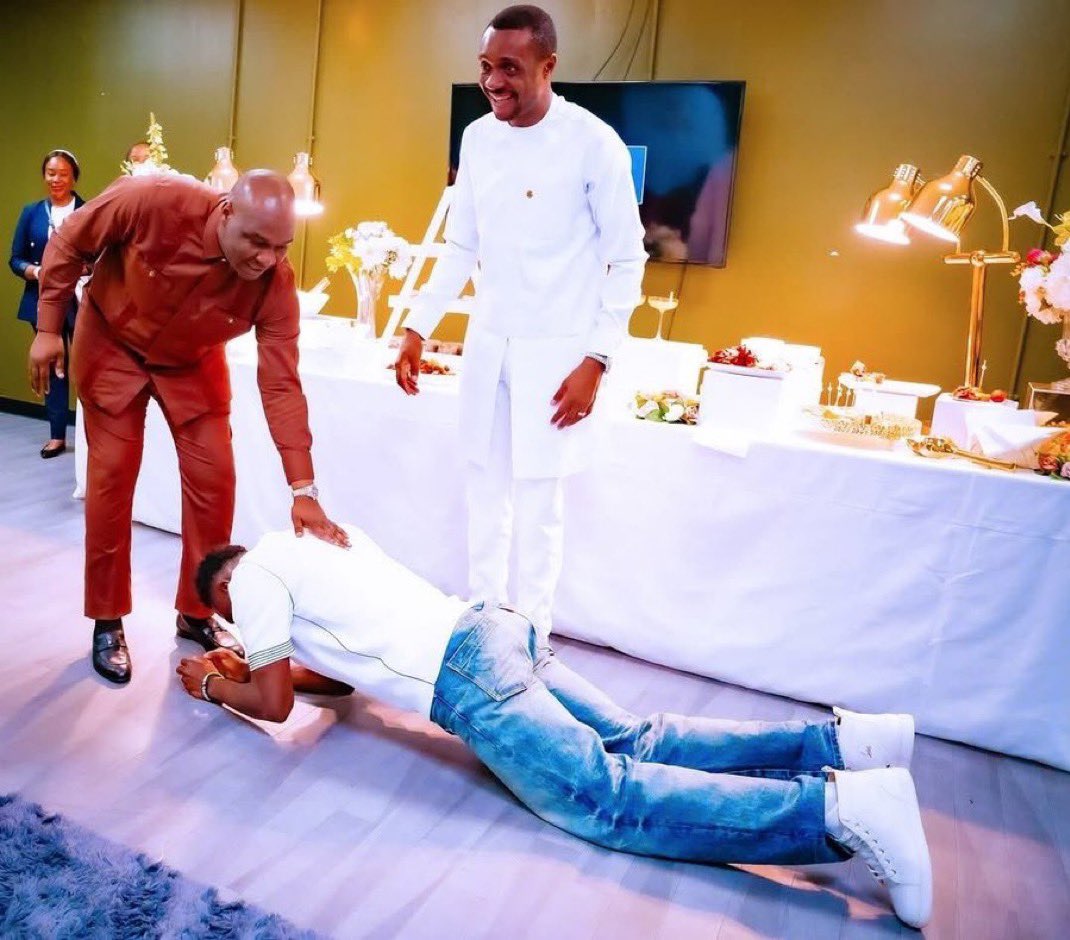 NigeriaStories's tweet photo. Photo of Super Eagles striker Taiwo Awoniyi prostrating to honour his spiritual father, Apostle Joshua Selman https://t.co/wXNmb5aaW0