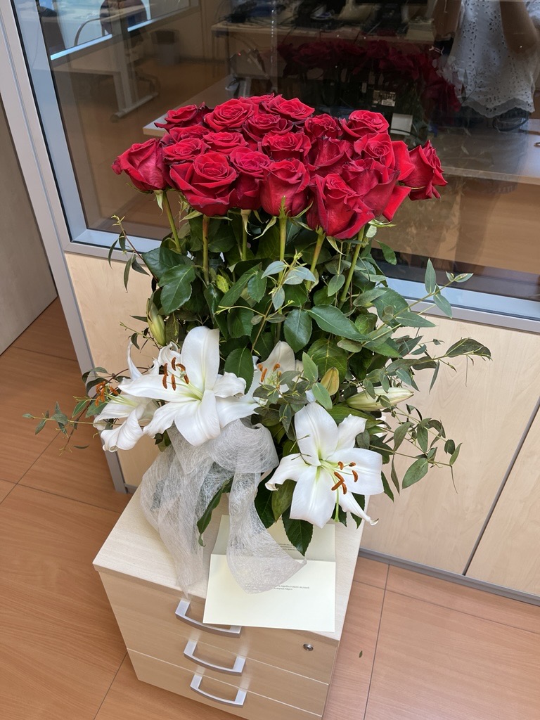 KillgermSA's tweet photo. Gracias de corazón a todo el equipo de @racuterm por el precioso detalle floral que nos habéis enviado con motivo de nuestro 30 aniversario. 💙

Gestos como este hacen que una celebración tan especial sea todavía más emotiva y significativa para todo el equipo de Killgerm. https://t.co/IJIrS70JeT