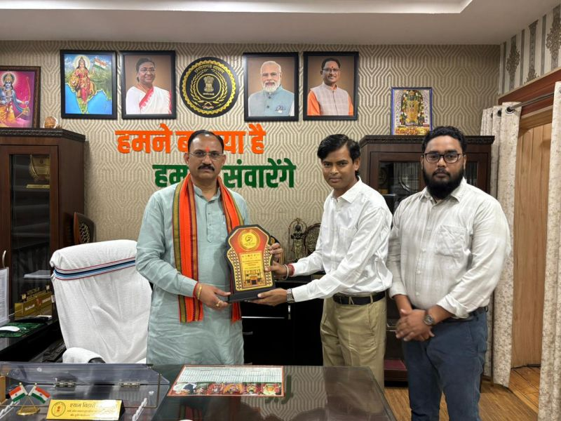 ranpal1234's tweet photo. Government of Chhattisgarh is committed to eliminate lymphatic filariasis from the state. Team met with Hon’ble Health &amp; Family Welfare Minister and updated him about the progress. https://t.co/VgivU1kheh