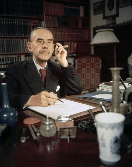 BMCadiz's tweet photo. 📚"Sabemos perfectamente que introducir nuevas costumbres es el único medio del que disponemos para mantenernos vivos", Thomas Mann #Nobel1929 nació #TalDíaComoHoyPues eso, deja atrás las viejas #costumbres y ¡vive! https://t.co/DmUWERjro0