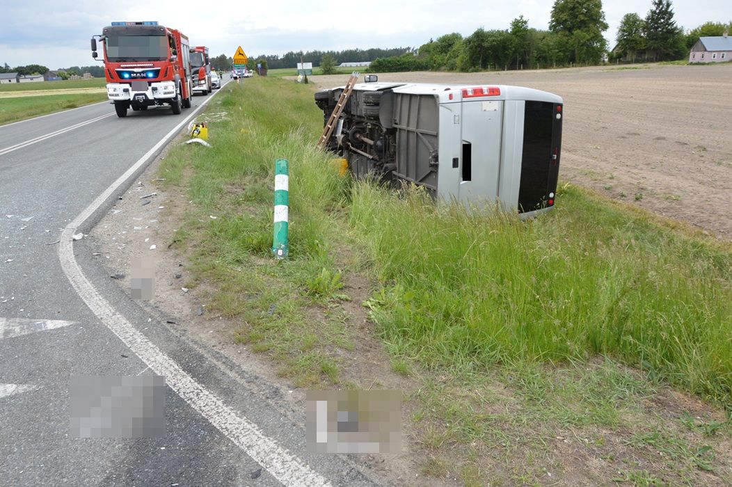 PBialska's tweet photo. 🚨Wczoraj na terenie powiatu doszło do 2 wypadków, w wyniku których obrażeń ciała doznały 4️⃣osoby!

W Sapiehowie, 47-latek kierujący Audi wyjeżdżając z drogi podporządkowanej zderzył się z jadącym DK- 63 Iveco. 

W Kożanówce 16-latek bez uprawnień, stracił panowanie nad Crossem https://t.co/oyAdzddBpy