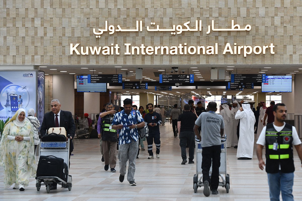 Image for the Tweet beginning: مطار الكويت الدولي يستأنف تشغيل