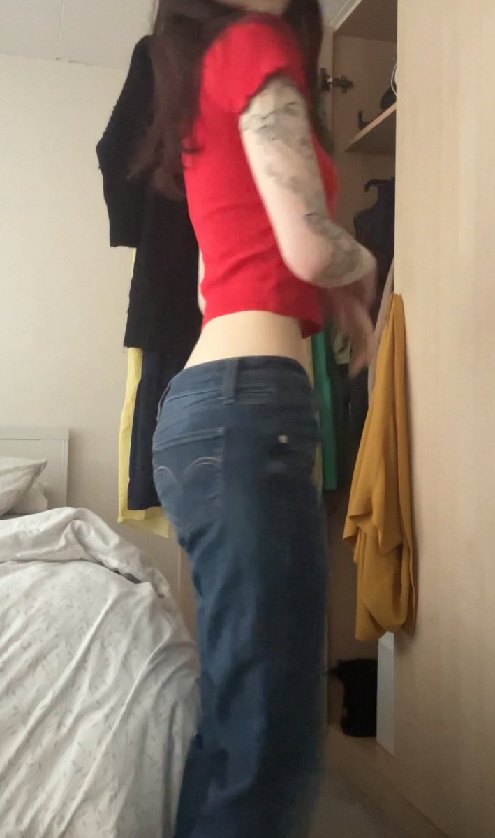 luvrmias's tweet photo. UGH ive been so scared to rewear it but it feels so good actually seen progress, i feel like mentally i still look the same until i compare https://t.co/qK5d1HtSMt