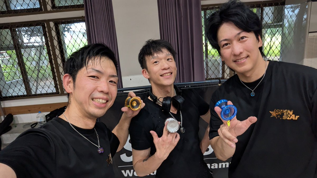 SPINstAr_yoyo's tweet photo. 1日目の公演無事終了⭐️
Chih Min も加わって40分の盛り沢山のショーでした🪀
#ヨーヨー #台湾 #SPINstAr https://t.co/movsO2AYi1