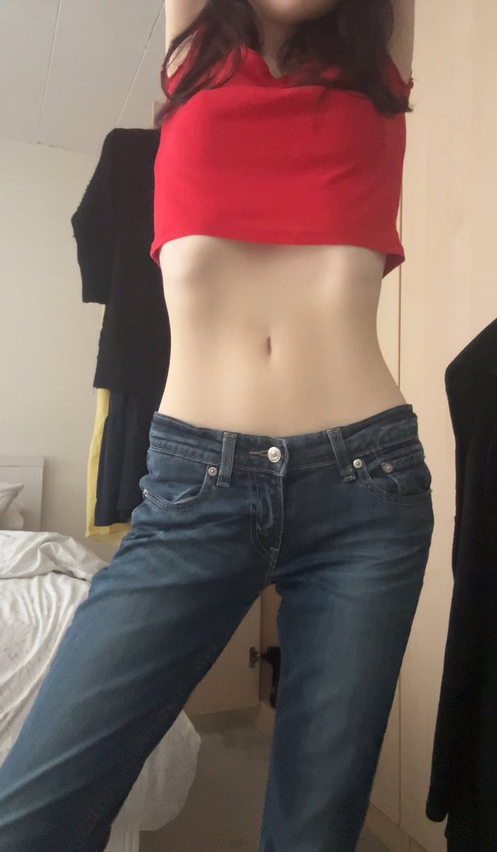 luvrmias's tweet photo. SAME OUTFIT #edtwt 
58.7KG vs 46.8KG
This was taken in december last year! bmi 22 vs 17.4

my gw is 44kg https://t.co/SkUzyGPcu5