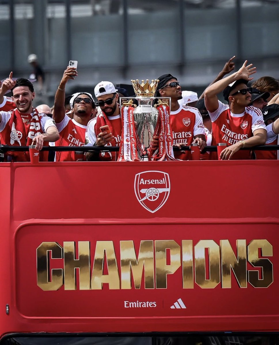 imCatman_0's tweet photo. 𝓛𝓸𝓷𝓭𝓸𝓷 𝓲𝓼 𝓡𝓮𝓭 ❤️
#COYG https://t.co/UicCOL2PrH