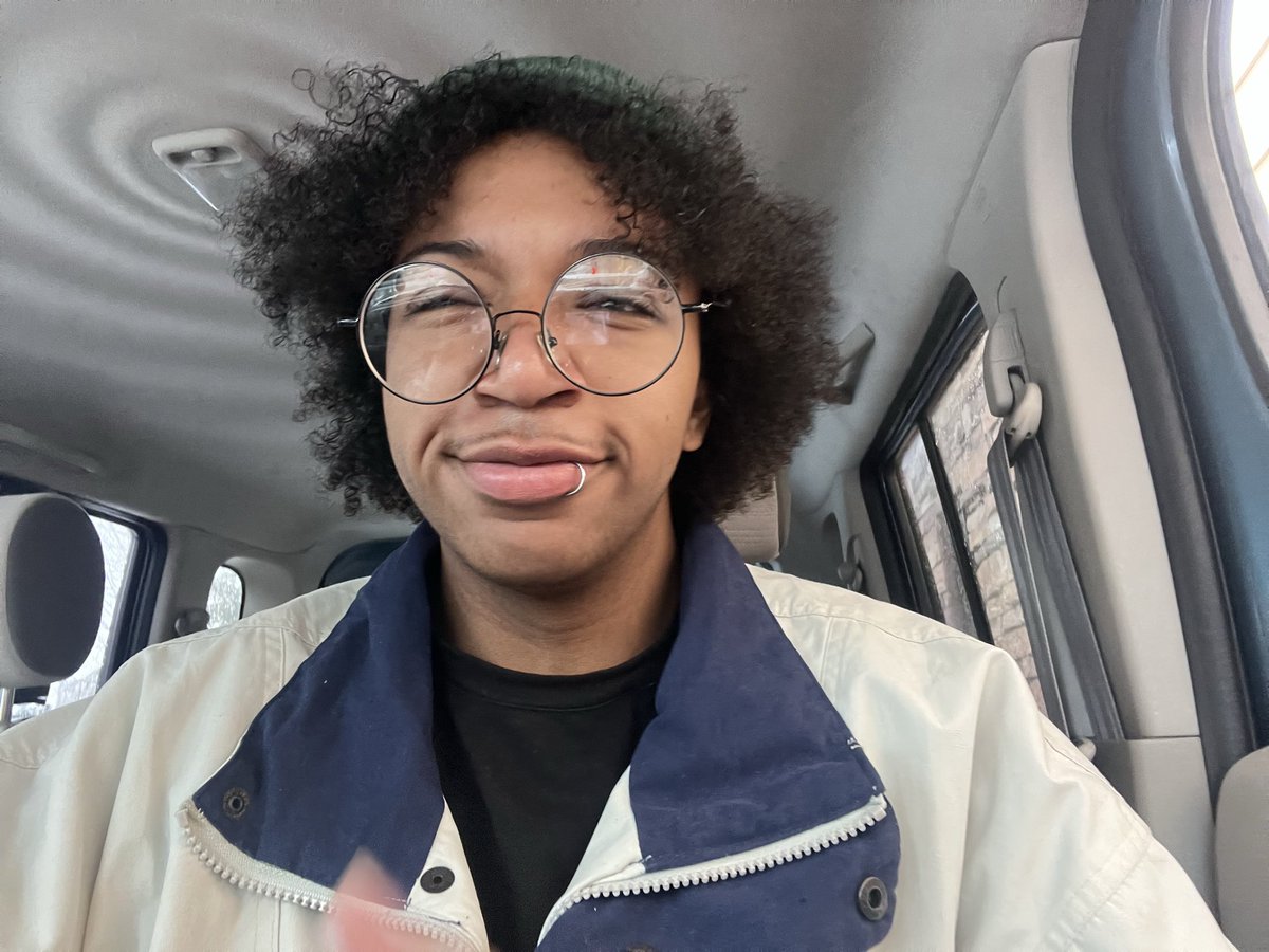 discluvr's tweet photo. also happy pride month ^_^ shout out to all my transgenders hard stuck in bronze 1 #staytransgender #getyomoneyup https://t.co/xmtUUykZec