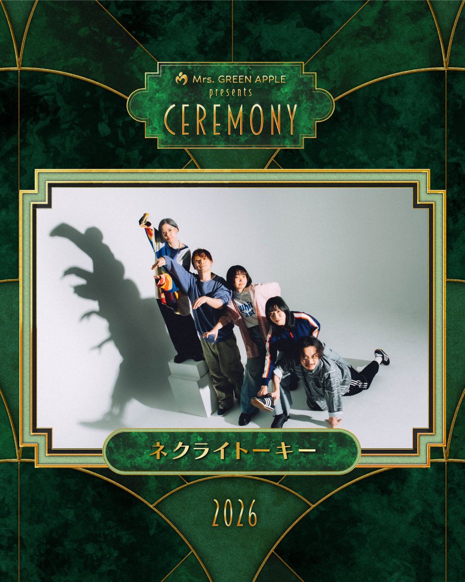 MGA__CEREMONY's tweet photo. Mrs. GREEN APPLE presents『CEREMONY』出演者紹介💐
⁡
【ネクライトーキー】
@Talkie_official
⁡
2017年にGt.朝日が中心となり、もっさ(Gt.Vo)、藤田(Ba)、カズマ・タケイ(Dr)により結成。
⁡
2019年3月に中村郁香(Key)が正式加入し現在の5人組体制に。
⁡
一瞬でリスナーの耳をキャッチするもっさの歌声と、朝日の描くシニカルな歌詞世界、音楽愛に溢れた一筋縄ではいかないメロディーは中毒性満載で、バンドシーンに留まらず多方面で話題を呼んでいる。
⁡
#ネクライトーキー
#MrsGREENAPPLE
#MGA_CEREMONY