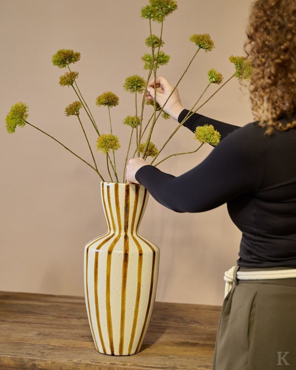 BVKersten's tweet photo. Inspired by earthy tones and imperfect textures. 🍂

The vases from our Colors of Earth collection bring warmth, depth, and a grounded feeling into the room, while their sculptural shapes keep the look modern and expressive. 

Discover the collection on our website. https://t.co/UeyeoGEq9f