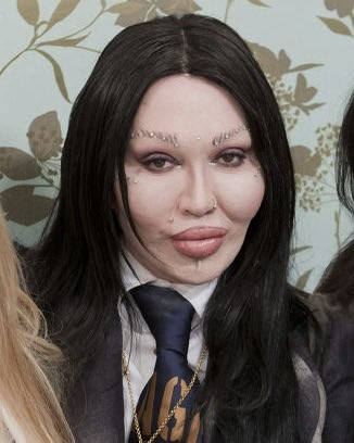 eslabruja's tweet photo. @xThen_Now Don’t forget Pete Burns. He should have never touched his face. He was gorgeous! https://t.co/lbwVsM6uoR
