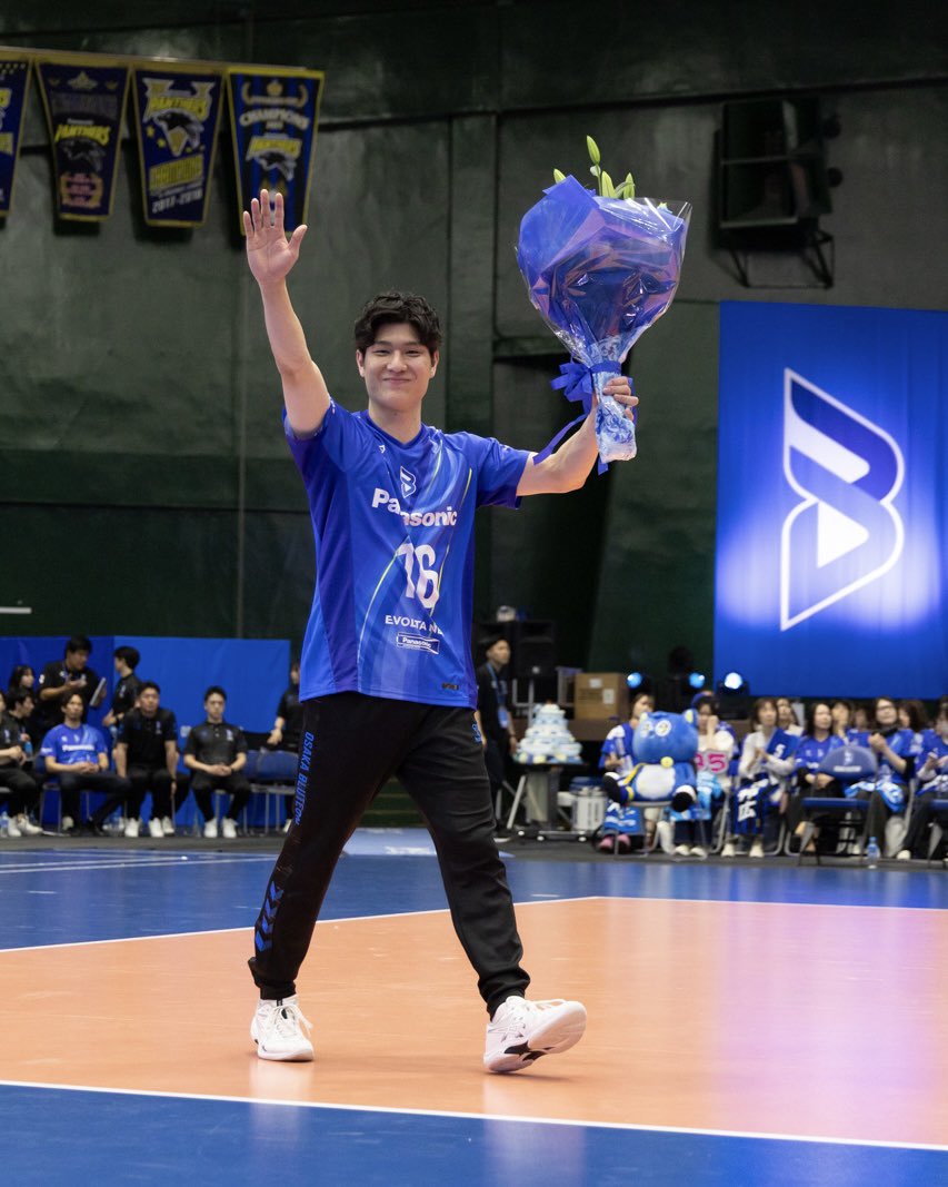 OSAKA__BLUTEON's tweet photo. 🔷ブルテオン情報🔷
2025-26シーズンをもって引退した #池城浩太朗 選手が、大阪ブルテオンアカデミーのコーチに就任いたしましたので、お知らせします📣✨

▼詳細・コメント▼
https://t.co/cLaimQhpwy

@BLUTEON_ACADEMY 
#大阪ブルテオン
#OSAKABLUTEON https://t.co/c6C8qMhAQU