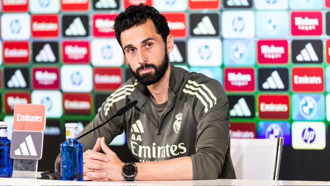 capitansquirtle's tweet photo. 🚨| ARBELOA SOBRE RÜDIGER

🎙️"A veces, de broma, cogía un cuchillo y me daba 3 segundos para esconderme antes de lanzármelo"

🎙️"Si te despistas, te enrosca el pene en el cuello y grita: "Ya llegó la Pitón""

🎙️"Me dijo que Vinicius será su próxima víctima, no hablaba de fútbol" https://t.co/sHbvW6V0U9