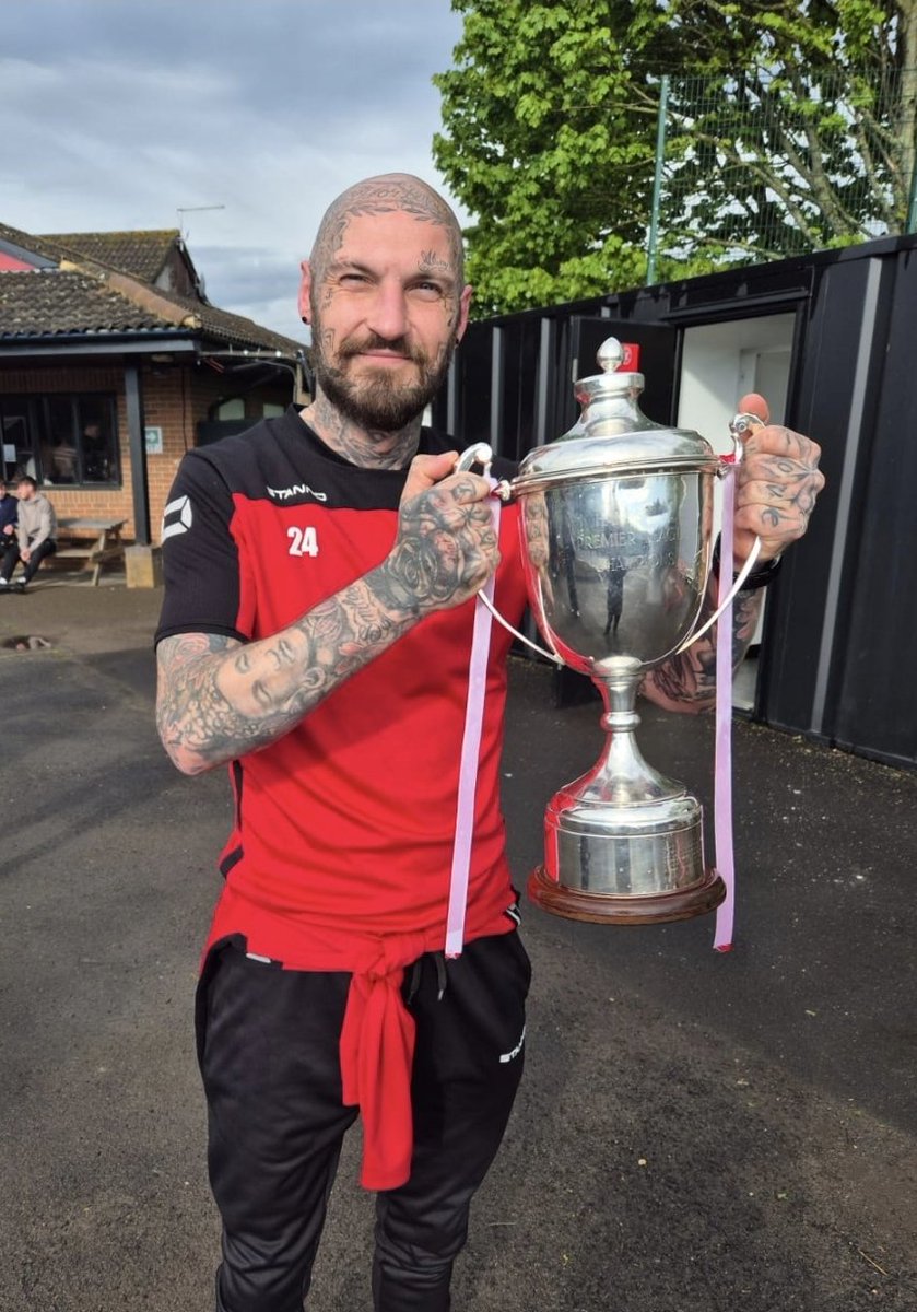 ColdenCommonFC's tweet photo. Happy birthday to a Stallion. Hope you have a great day Wayne 🎂 https://t.co/WaiNCQ3Npy