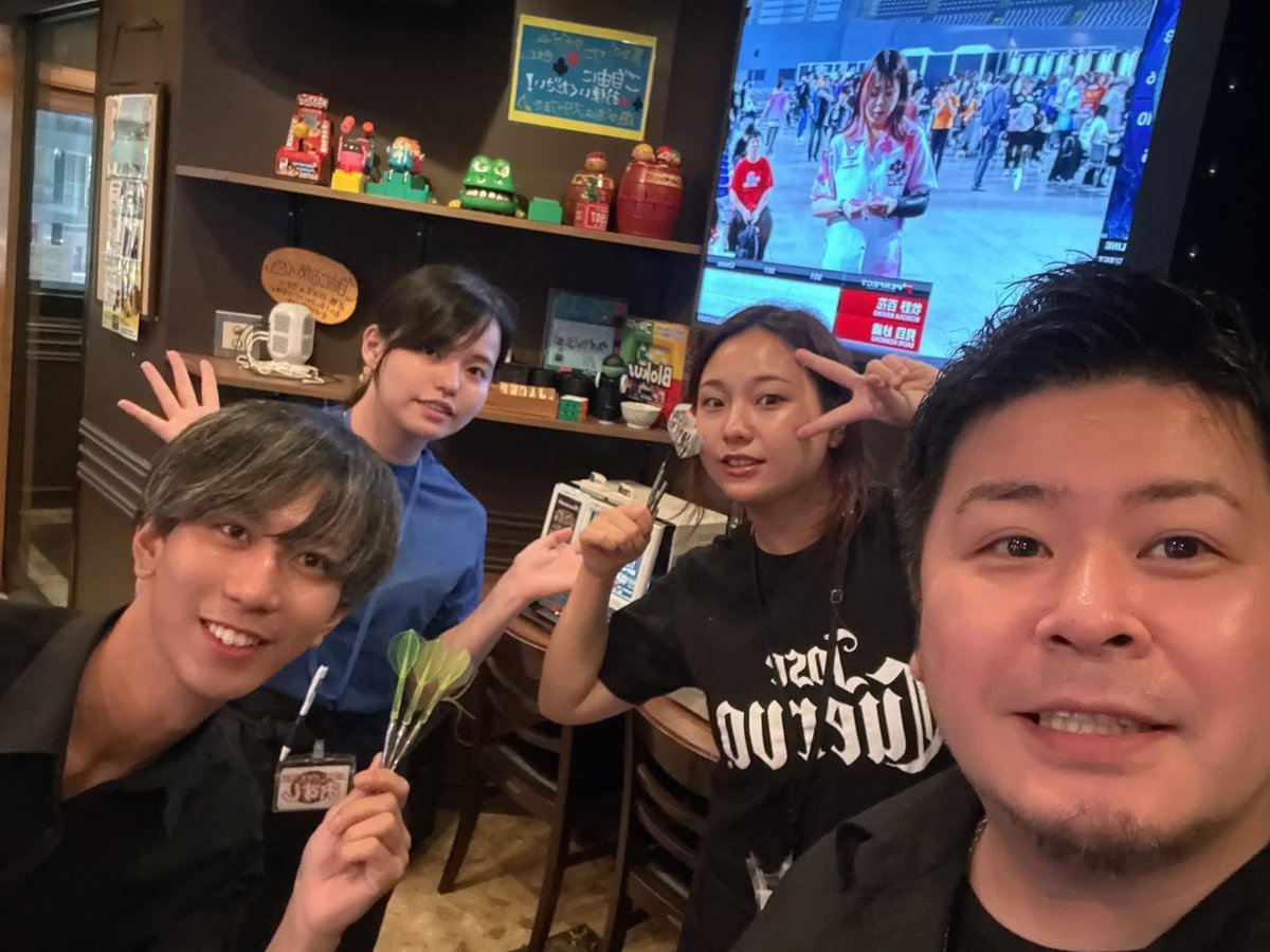 BullysIKEBUKURO's tweet photo. 6月1日(月)Bully's池袋店18時～翌朝5時まで元気に営業いたします。

今日から6月スタート！！🎶
いよいよ暑さも本格的になってきましたね💦
今日みたいに暑い日は涼しい室内でダーツが1番！
仕事終わりやお出かけ終わりにぜひぜひお酒を飲んで今月も乗り切りましょ〜！💪

今月もNDL Vol.18の発売ということでご来店して頂いた先着30名様にこちらの新刊をプレゼント！
数に限りがございますのでお早めに♬

🌟まだまだ継続中🌟
O-bit大塚店とのハシゴキャンペーン‼️
同営業日のレシートをお持ち頂くとなんと！
2杯目のドリンク1杯サービスさせていただきます！！🎁
ぜひまだハシゴしてない方はハシゴしてみましょう〜！✨️

本日はまさ&まこと&あかり&せな＆おすしで皆様のご来店をお待ちしております！
