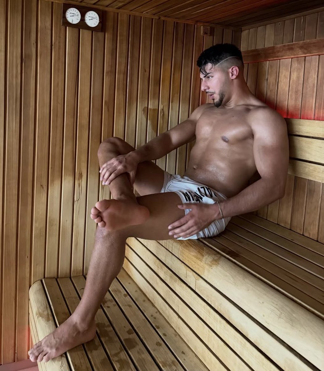 TreborTrey's tweet photo. When you have beautiful feet you show them in the sauna!!! https://t.co/8MBszFZT6g