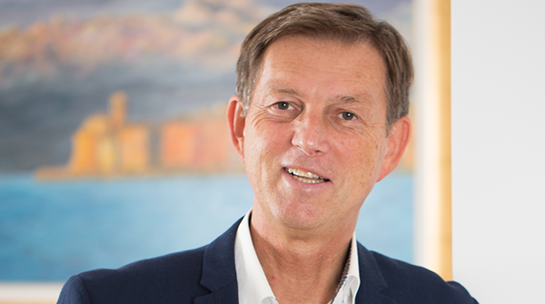 IUS_INFO's tweet photo. prof. dr. Miro Cerar v novi kolumni: "Letošnja volilna kampanja, volitve v  državni zbor ter povolilno sestavljanje vladne koalicije so nam nazorno  pokazali, da se tudi slovenska politika hitro in uspešno prilagaja novi bizarni realnosti..." #iusinfo
-> https://t.co/suXfLUyV7t https://t.co/JtPRLcb90O