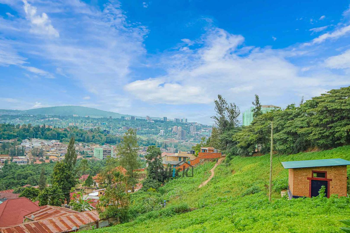 QuickRwanda's tweet photo. 🏙️ NEW PLOT OPPORTUNITY | KACYIRU, KIGALI
• 1,938 sqm
• Near Kigali Convention Center
• Close to Kigali Heights &amp; KBC
• Minutes to King Faisal Hospital
• Near Golf Resort &amp; Villas
• Near the main road 

Price: 550,000,000 RWF
📞 +250788441844
📧 business@quick.rw https://t.co/0QJjc5dsJp