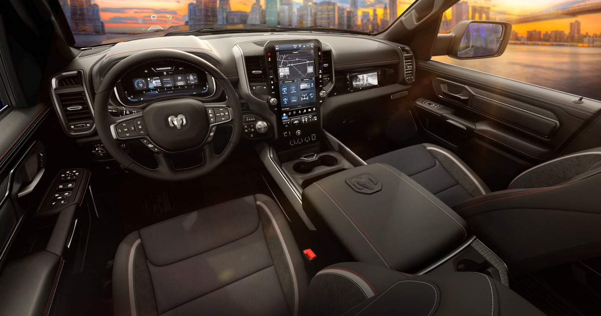 StellantisNAEsp's tweet photo. La @RamTrucks 1500 eleva su nivel. Con la llegada del modelo 2026, se convierte en la pickup más avanzada de su historia, con un innumerable conjunto de tecnologías de remolque y más de 100 funciones de seguridad y protección disponibles. #MundoRam #Ram1500 https://t.co/uJGeTl3umF