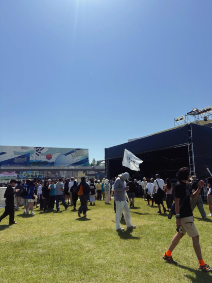 sunchan_daze's tweet photo. Asian Pop Festival、今まで行った国内外のフェスの中で一番快適でした〜が、観たいアーティストばかりだったのとどのステージも最高で脚がめっちゃ疲れた〜 https://t.co/l1hJzKrQ5D