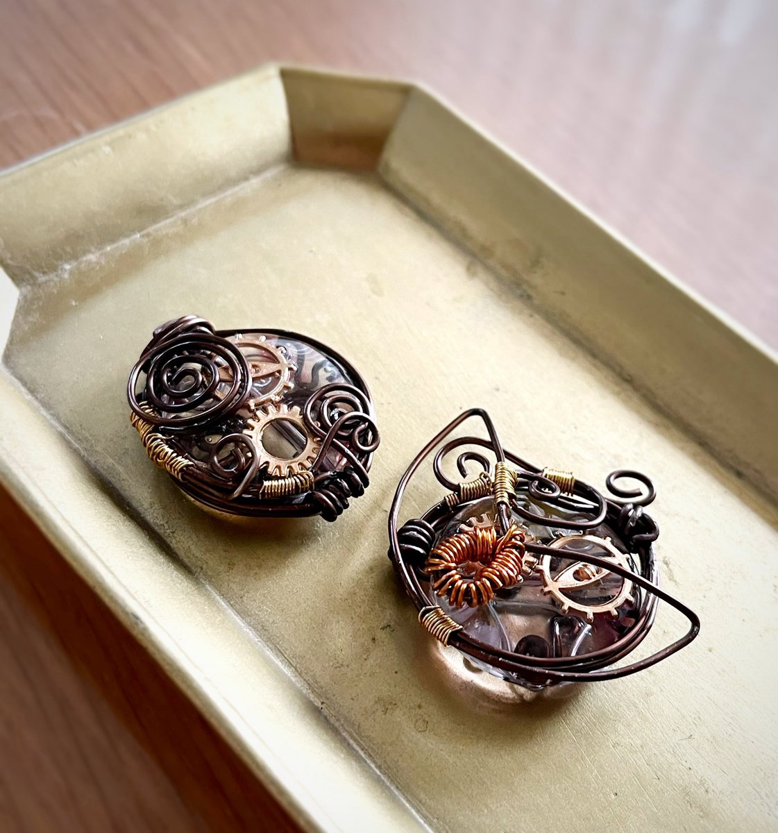 Yuhuru_W's tweet photo. ブローチ
思うままに作っています^^

今年はブローチを作ると決めていました＊
yuhuru designで初めての服飾品です✨
一つ一つ丁寧に作りたいです

＊参加させて頂きます＊
HOMESIC MARKET vol.6
6月21日(日)
有限会社ホームシック　スタイルショップ駐車場
茨城県水戸市河和田町3755-1

#ブローチ https://t.co/wtYriO2vKq