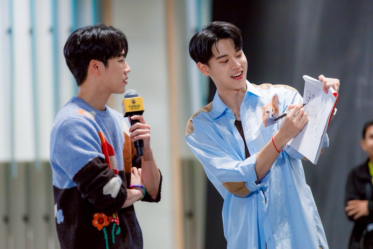 Central_SiRacha's tweet photo. ความน่ารักทะลุทะลักศรีราชาฮอลล์มาก #YINWAR #YINWAR2NDFANSIGN #CentralSiRacha https://t.co/513v3fqXpy