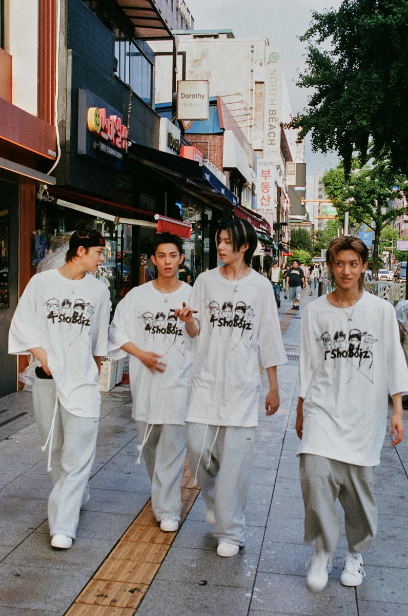 fazgalery's tweet photo. lngshot: bang pesen 3 kaos oversized sama tunik 1 https://t.co/wchxFFukrv