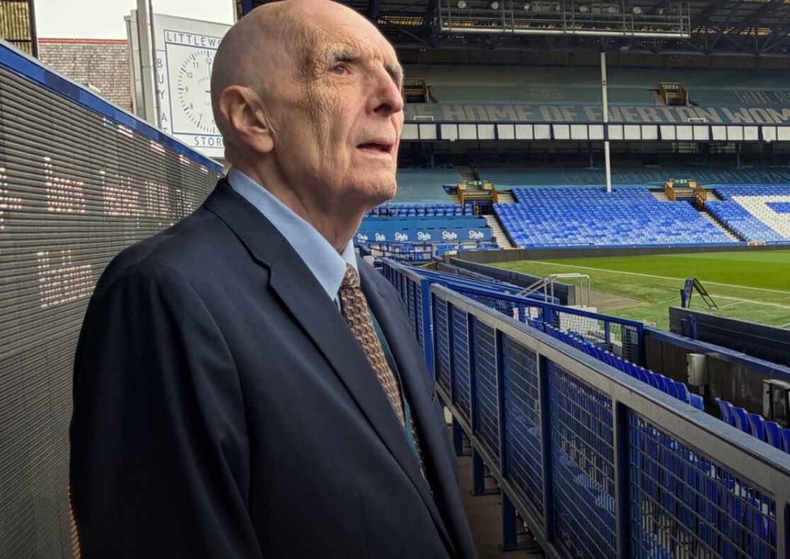 EvertonHeritage's tweet photo. The founder of @EvertonHeritage , Dr David France, recently spent time on Merseyside having flown in from Arizona. 
You can watch his interview with @lewisroyden at Goodison Park, here:
https://t.co/jUVRN7w3Dv https://t.co/hB0zALfDXk