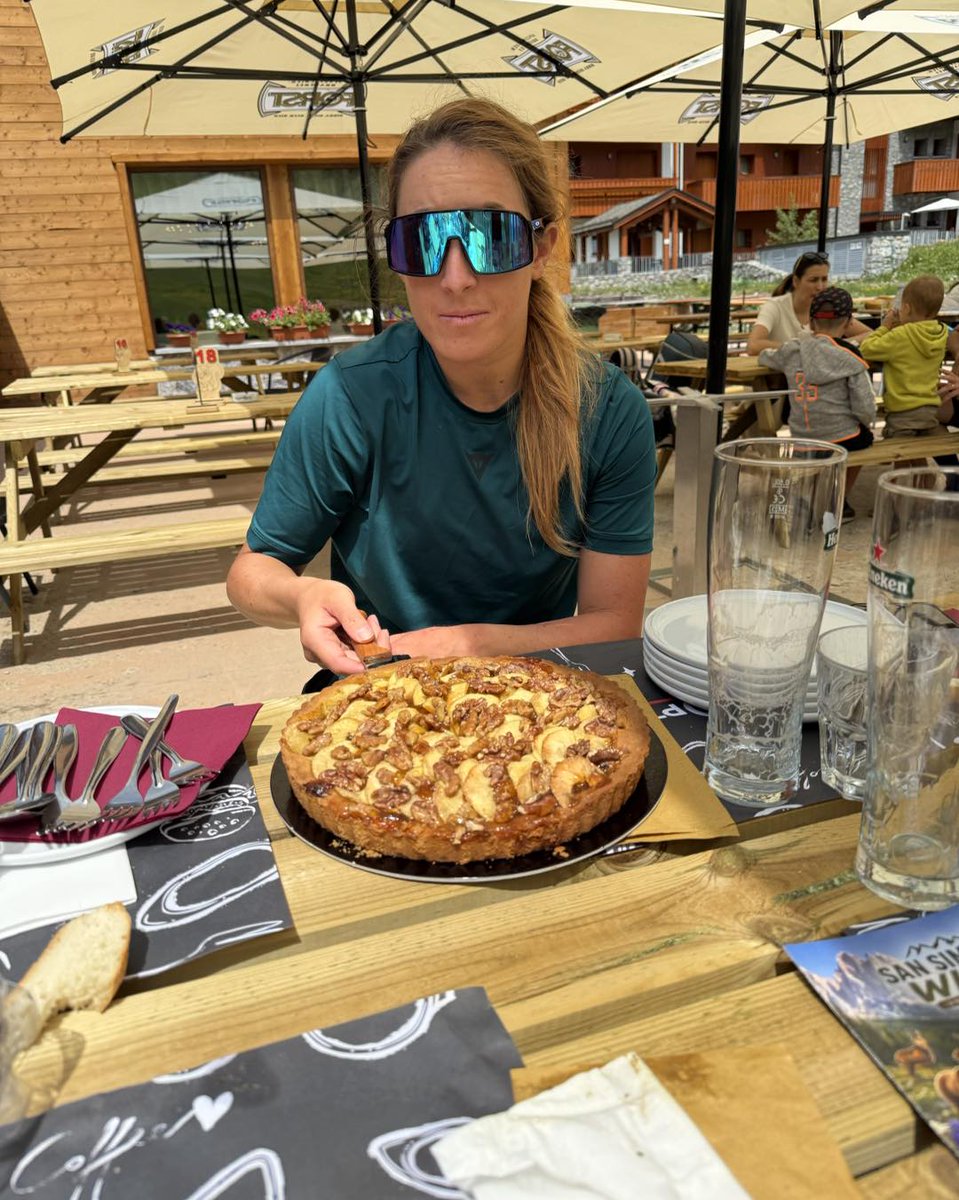 ProMcom1's tweet photo. Sosta pranzo leggero oggi al ristoro lo Scoiattolo : tanto mancano solo 20 Km e altri 1000 Mt+ 😂 🍺 🍿
 
Grazie 1000 Davide !!!

Pegherolo ring : 39 Km con 2200 Mt+/- 💪 🎸 🎮

Ride &amp; enjoy like a Pro-M 💥 🚀 ❤️ https://t.co/3Jxq5Ht9SA