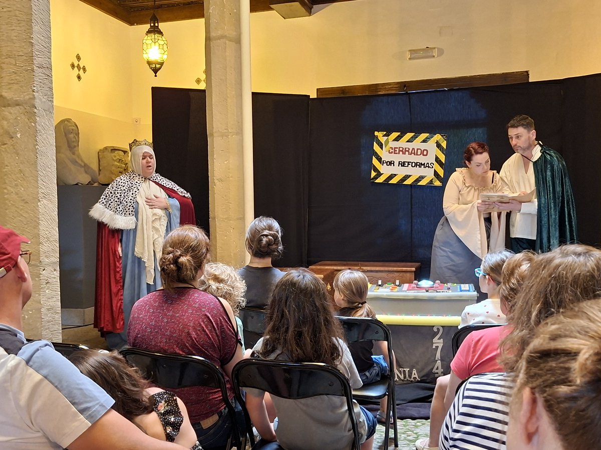 MusArqUbeda's tweet photo. 🎭Mañana muy entretenida en el museo con el teatro familiar de @smallclowns. Un recorrido muy divertido a través de la historia de la humanidad, destacando el papel de las mujeres. 👏👏
🔹 #CulturaAND #MuseosAND https://t.co/PQ69Bm8Gc6