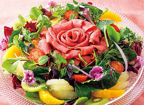 TOPVALUOFFICIAL's tweet photo. ／
6月2日は #ローズの日 🌹
＼

ローストビーフで満開のローズ（バラ）を
咲かせてみました〜！🥩✨

野菜とフルーツを周りに散りばめたら
食卓が華やかに💐

▼商品詳細はこちら
https://t.co/BNs1K4Kg0r https://t.co/PhyVKf182r