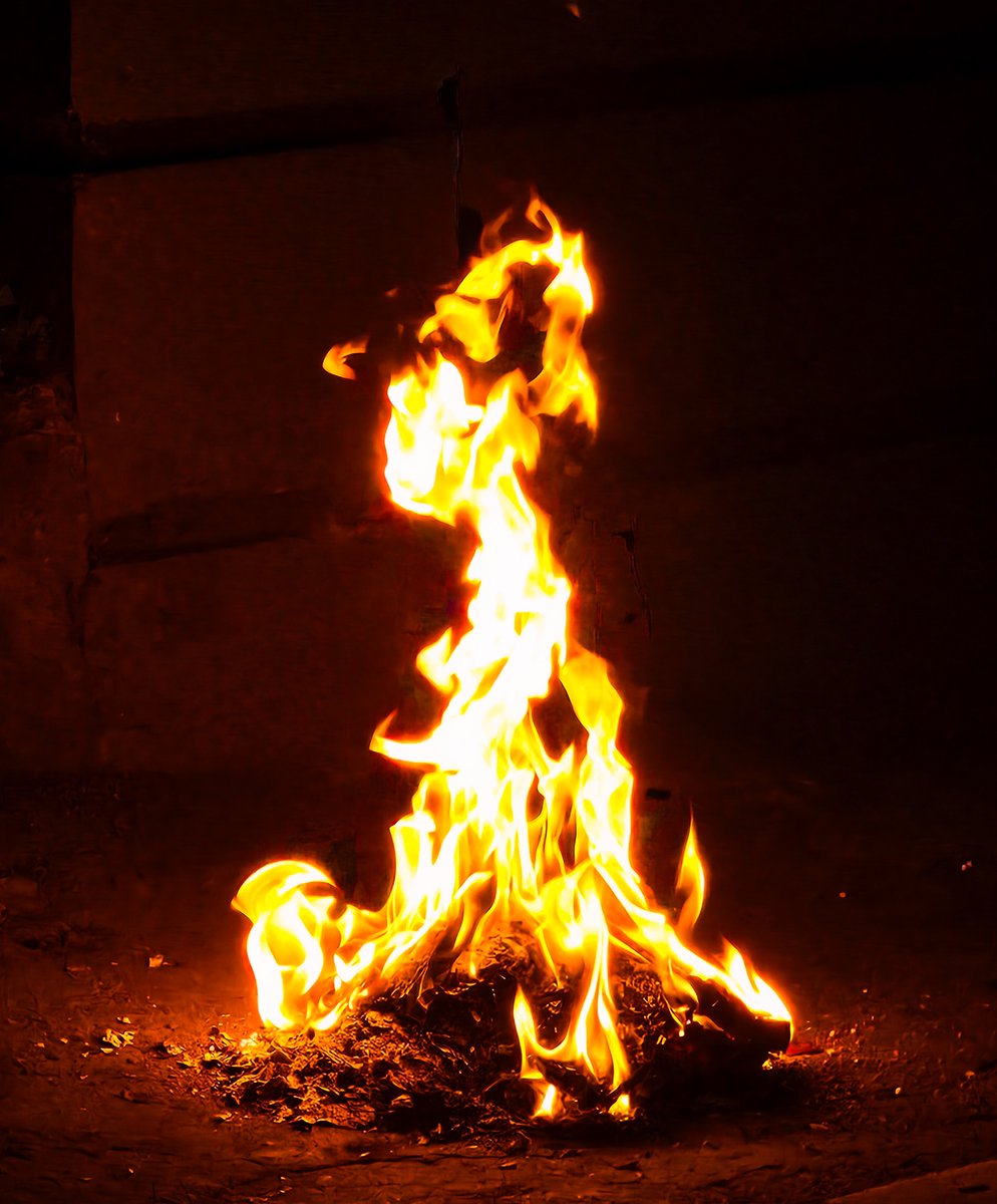 yatsufusaa's tweet photo. Photography challenge: Show me fire 🔥
#phonegraphy by Samsung 📸 https://t.co/4MnTYPnZdl