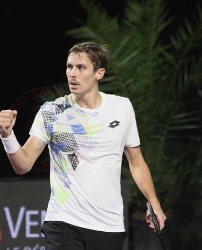 _FrenchTennis's tweet photo. MATTEO MARTINEAU S’INCLINE APRÈS UN GROS MATCH 💔

Le Français s’incline au premier tour des qualifications de Heilbronn après une rencontre très disputée, sur le score de 3/6 7/6 7/6.

Ce n’est pas grave, Matteo. Il faut continuer à travailler. 🇫🇷💪 

#TennisFrançais https://t.co/5yhJp6JwVk