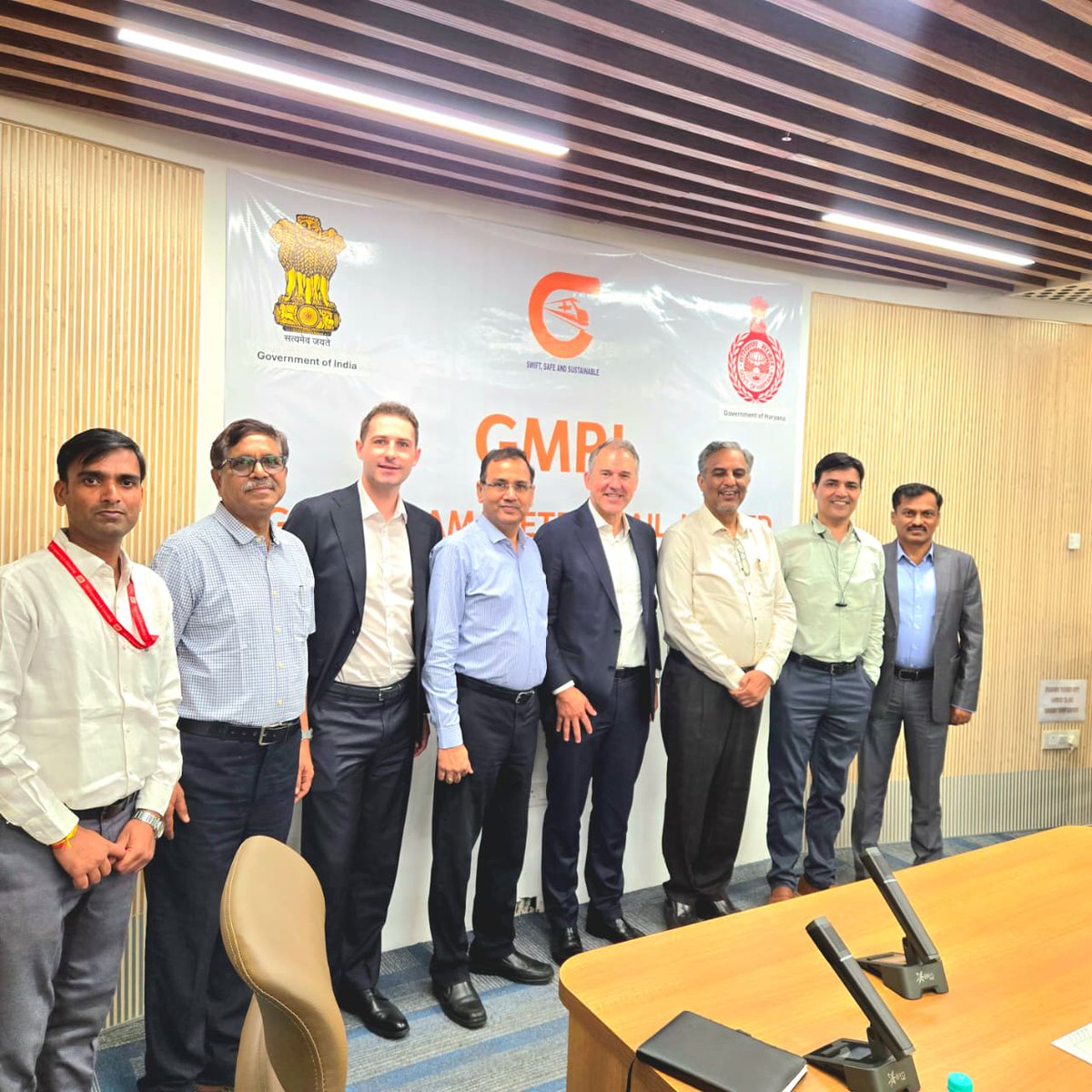 GurugramRail's tweet photo. DB (Deutsche Bahn) Global MD visited GMRL office at Gurugram and interacted with Directors of GMRL. https://t.co/13cCFr1jVa