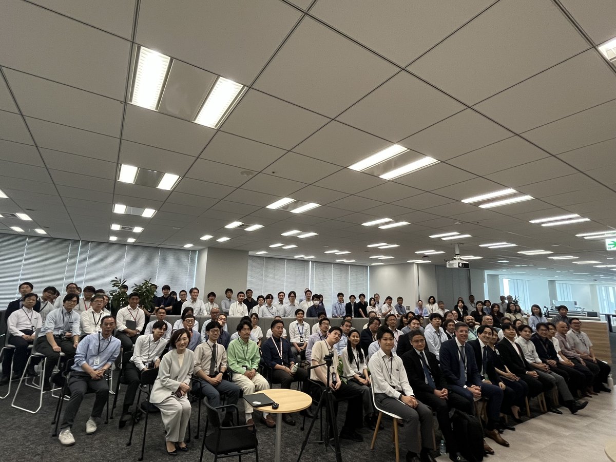 TIJ_info's tweet photo. 日本TIで技術の未来について語り合いました！🚀

TIのリーダーであるハビブ・イランが、セールス・アプリケーションチームとともに、産業、車載、パワー、組み込みプロセッシング、AIインフラ分野の可能性について意見交換を行いました。

#テキサスインスツルメンツ #TI #半導体 #TIers #技術革新 https://t.co/7Tg472ONl6