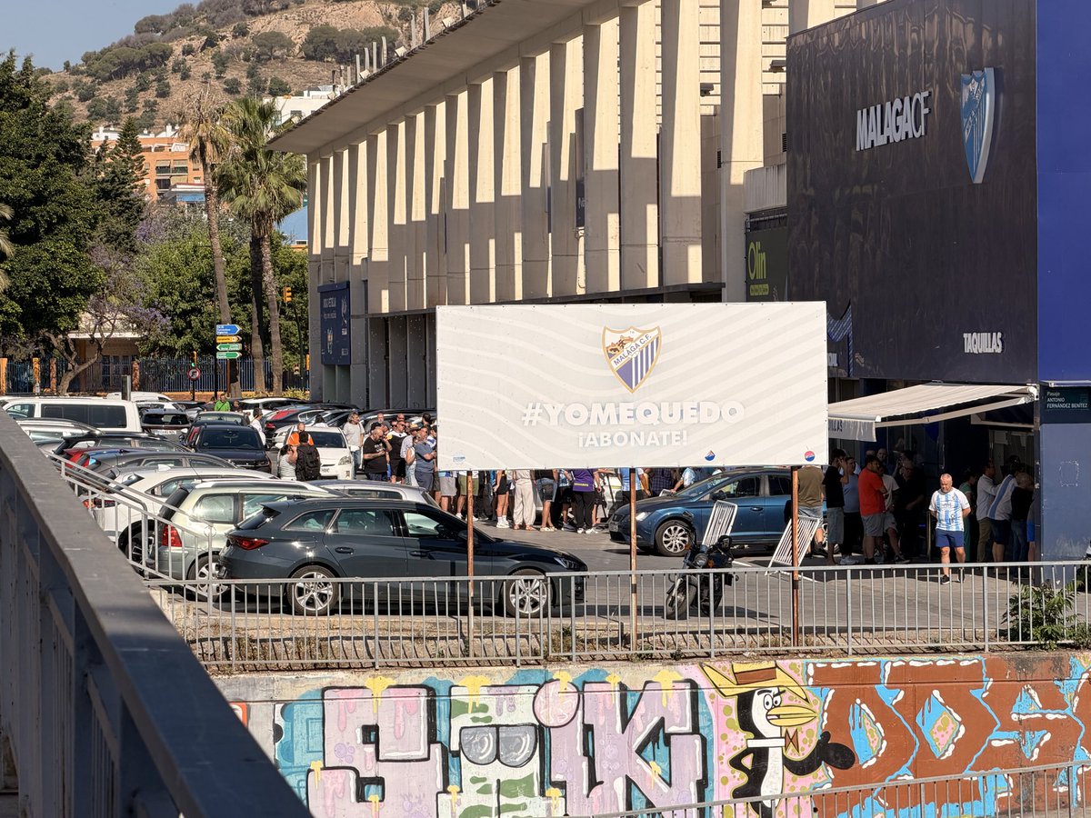 ATLPilgrim's tweet photo. So great things happening for @MalagaCF yesterday and now the line for tickets outside the stadium is huge 😂 They beat Zaragoza last night 2-0 and made it into the playoffs, and if they get promoted they’re heading back up to La Liga for the first time since 2018 https://t.co/gryKA21XyR