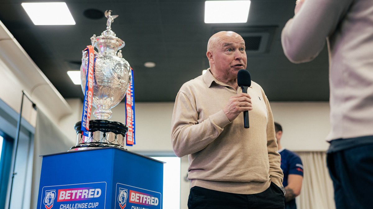 TheChallengeCup's tweet photo. We are deeply saddened to learn of the passing of John Kear 

John was part of the BBC's coverage on Saturday of the Challenge Cup Finals 

As a Head Coach, he lifted the iconic trophy in 1998 with the Sheffield Eagles and in 2005 at Cardiff with Hull FC https://t.co/0wYsqseNZA