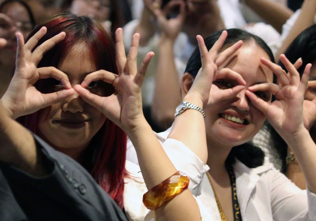 PhilstarNews's tweet photo. SAMA-SAMANG BABANTAYAN ANG SENADO

A new citizens’ monitoring network was launched Monday, June 1, to track transparency, fairness and constitutional compliance in the upcoming impeachment trial of Vice President Sara Duterte.

Called Bantay Senado, the nonpartisan group is composed of around 350 students, lawyers and civil society representatives. It plans to hold weekly town halls in schools, barangays, churches, and other community venues, alongside an online public education campaign on the impeachment proceedings.

The group was formally launched at De La Salle University in Manila.

📸 The STAR/ Edd Gumban