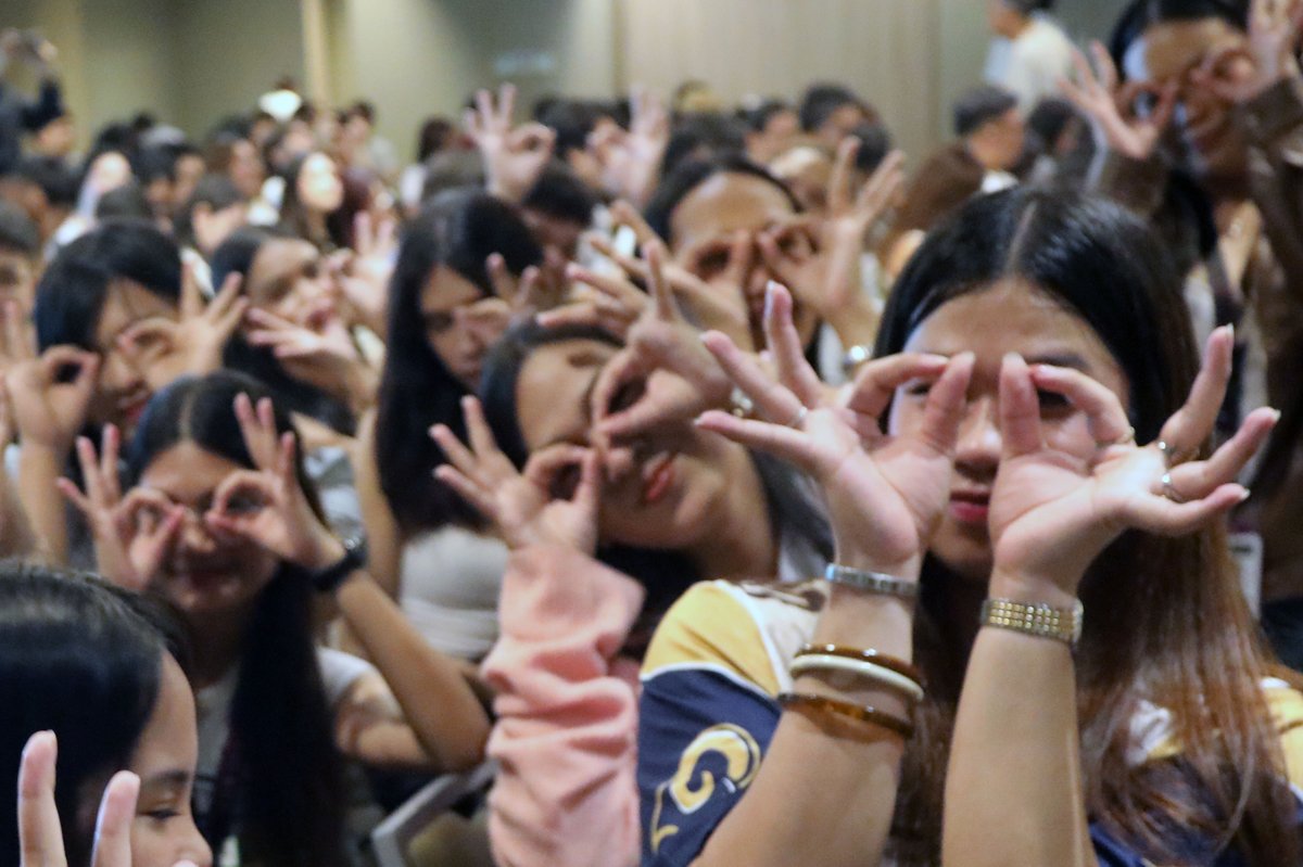 PhilstarNews's tweet photo. SAMA-SAMANG BABANTAYAN ANG SENADO

A new citizens’ monitoring network was launched Monday, June 1, to track transparency, fairness and constitutional compliance in the upcoming impeachment trial of Vice President Sara Duterte.

Called Bantay Senado, the nonpartisan group is composed of around 350 students, lawyers and civil society representatives. It plans to hold weekly town halls in schools, barangays, churches, and other community venues, alongside an online public education campaign on the impeachment proceedings.

The group was formally launched at De La Salle University in Manila.

📸 The STAR/ Edd Gumban
