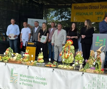 OPoznaniu's tweet photo. Wręczenie nagród w etapie regionalnym konkursu „Bezpieczne Gospodarstwo Rolne”. Za nami dwa podsumowania: region rawicki - Gołaszyn, 23 maja; region pilski - Pobórka Wielka, 30 maja. Gratulujemy laureatom i wyróżnionym. https://t.co/GXSnKwNFrw