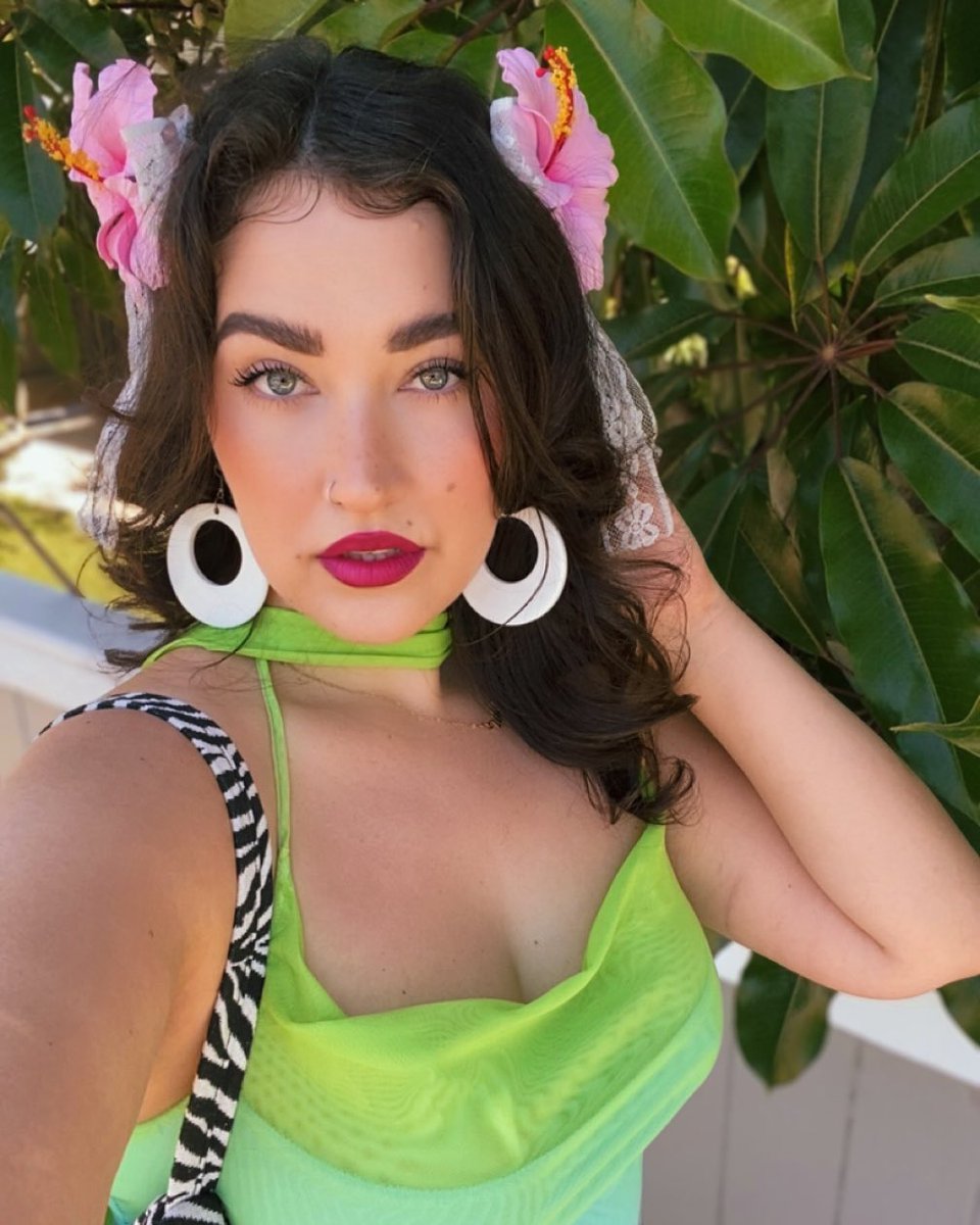 marlenakitten's tweet photo. pretty day yesterday 🌺🎵🍍 https://t.co/dLQ4IJuSRI