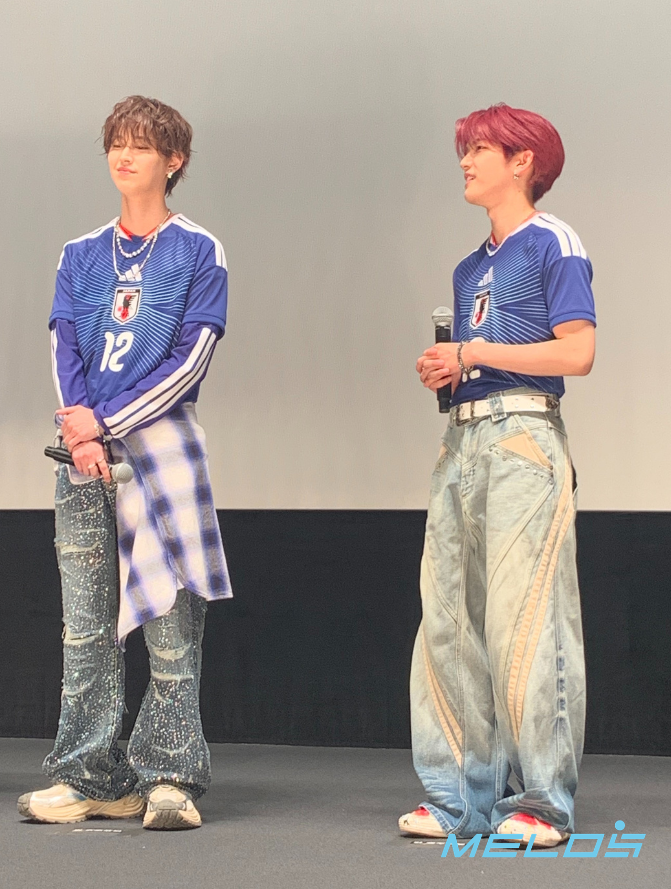 melos_mag's tweet photo. ⚽サッカー日本代表（SAMURAI BLUE）映画🎥
『ONE CREATURE』特別試写会舞台挨拶

JI BLUE #白岩瑠姫（#JO1）さんと #髙塚大夢（#INI）さんも登壇👏

「どんな仕事や日々にも通じるチームワークを学ばせてもらった」

当日レポ▼
https://t.co/gyjftkBMl2 https://t.co/dqZC73FeVP