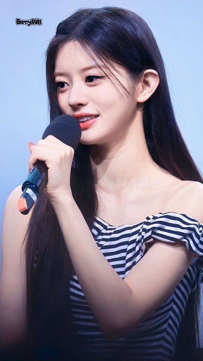 BerryROLL2311's tweet photo. 260530 음중 미팬

#민주 #MINJU #아일릿 #ILLIT https://t.co/pZKdjTqlqr