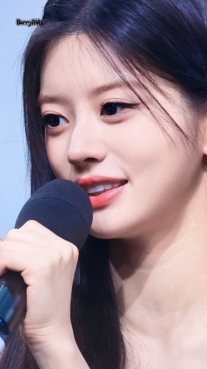 BerryROLL2311's tweet photo. 260530 음중 미팬

#민주 #MINJU #아일릿 #ILLIT https://t.co/pZKdjTqlqr