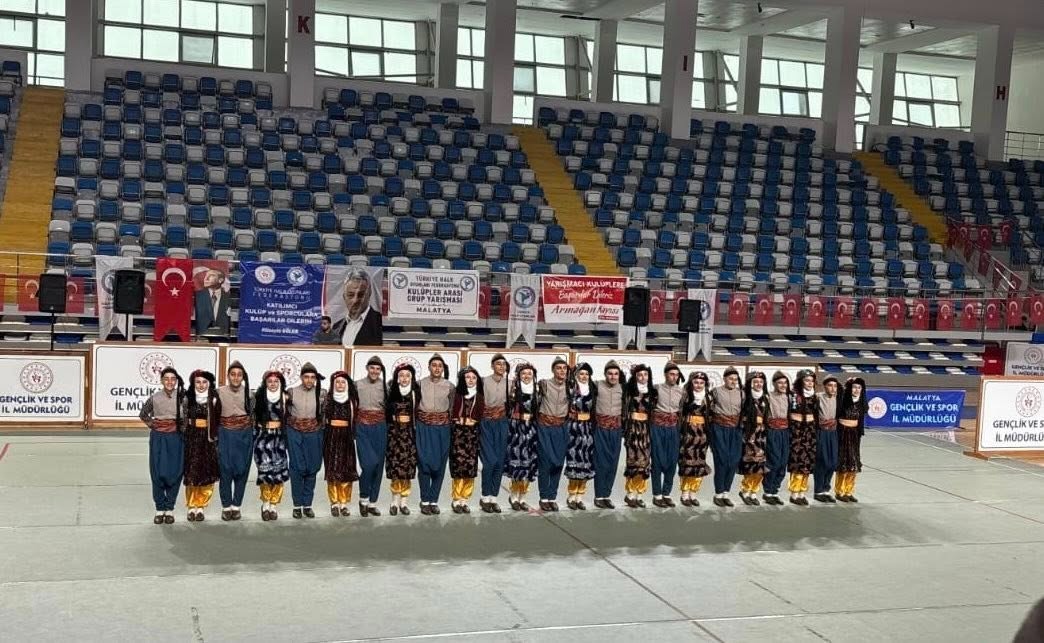 GSB_Batman's tweet photo. Batman’ın gururu Mezopotamya Halk Oyunları Ekibi, Malatya’da düzenlenen grup yarışmalarında bölge şampiyonu olarak Türkiye finaline yükseldi.
Haber Detayı👉https://t.co/a04qd7F3lb
@gencliksporbak @OA_BAK https://t.co/hIUNzoIbfK