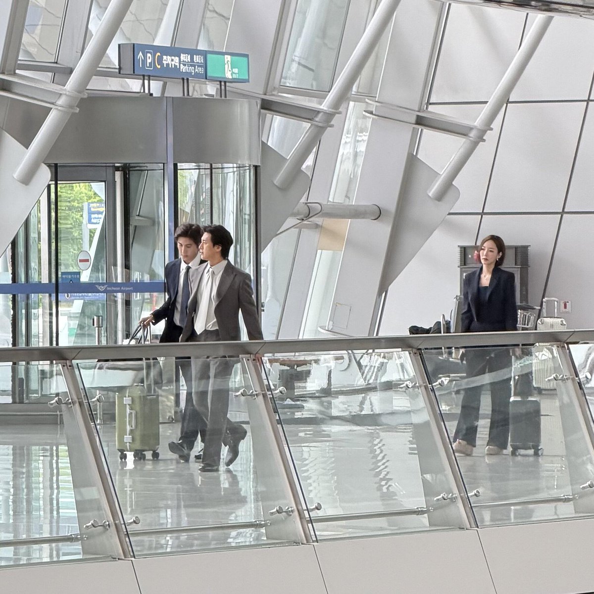 pmy_tokkieh's tweet photo. SBS #NineToSix / Park Minyoung, Yook Sungjae &amp; Go Soo

A relatable office romance about rational legal team deputy manager Kang I-ji, who has proven herself through work, intern Han Seon-woo, whose weapon is kindness, and general manager Park Hyun-tae. https://t.co/DZ2shxiu4W