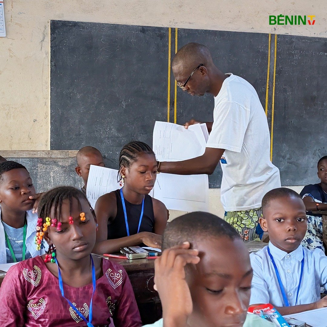 benintvsrtb's tweet photo. L'examen du Certificat d'Etudes Primaires 2026 a démarré ce 1er juin au #Bénin avec 286 995 candidats inscrits, dont 138 571 filles. Voici les premières images du début de l'examen à Cotonou où 17.480 candidats sont inscrits.

#wasexo #srtbinfo #education https://t.co/feT7gSIPX0