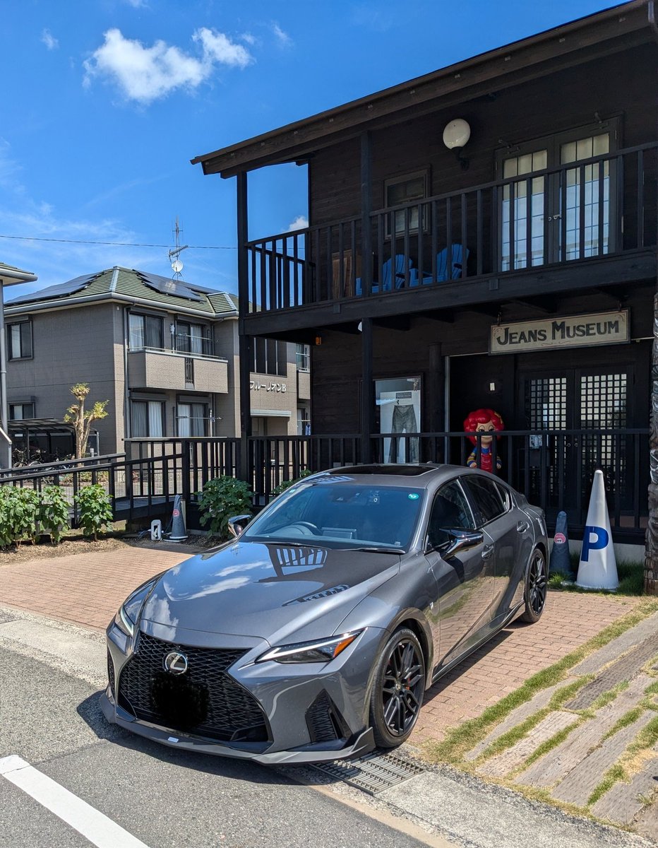 Lexus__is's tweet photo. ＃レクサスIS300hモードブラック3
トムスバレルの4本出しマフラーが付かない🤣ハイブリッドなので替えても意味ないけど、見た目重視でTRDにしました😊 https://t.co/ofuU6uM56B
