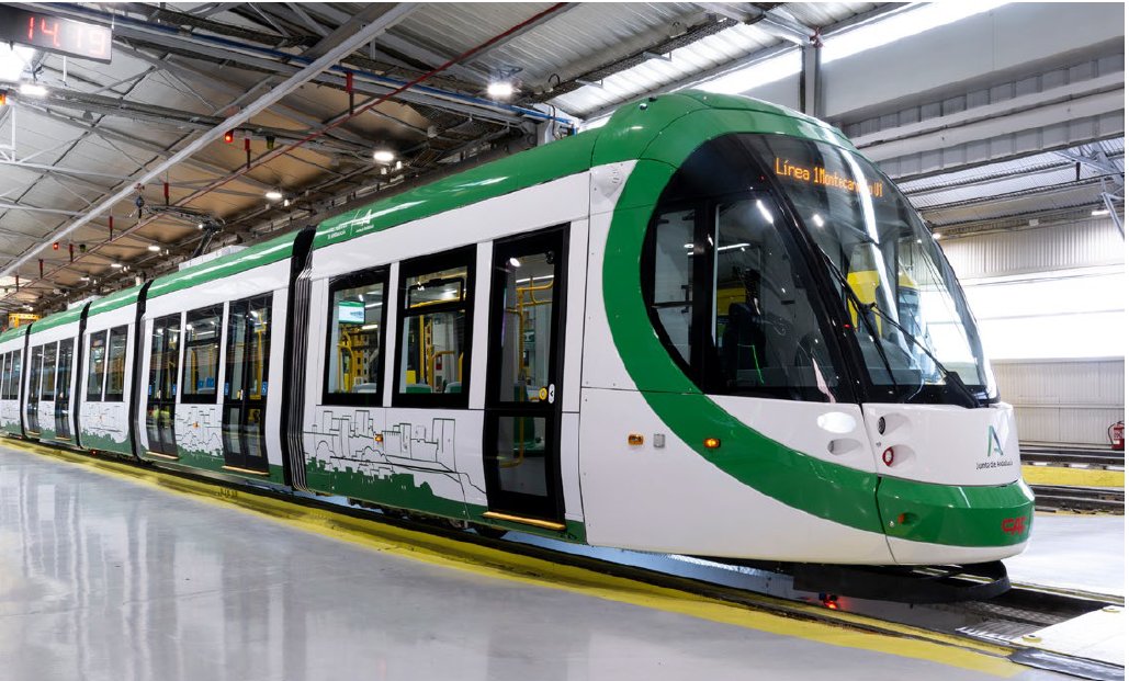 Bigmayechat's tweet photo. Sevilla: Así son los tranvias para Alcalá de Guadaíra. Urbos 100 de CAF con cinco módulos, cuyas dos primeros unidades, de un total de seis, están ya en el recinto de las cocheras (Amplia información en "Vía Libre" de junio) https://t.co/SE1lSRpOsr